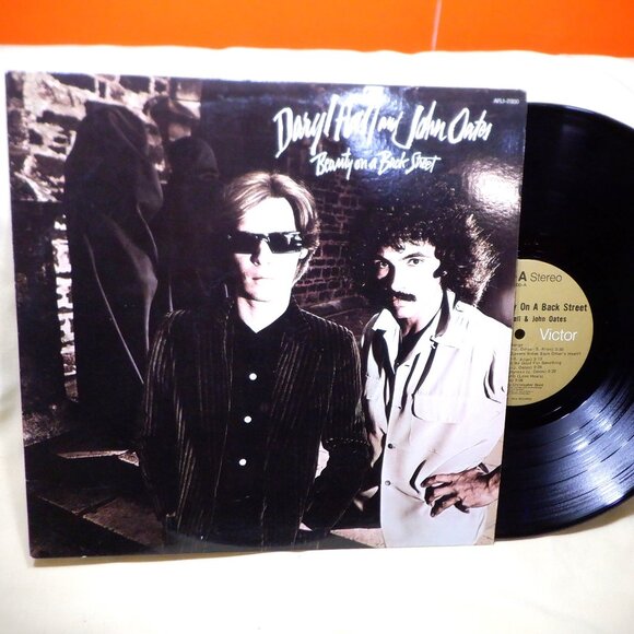 ~~~ DARRYL HALL & JOHN OATES ~~~ Beauty on a Back Street - Picture 1 of 1